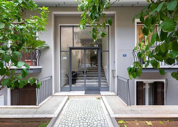 Spacious Modern Apartment In Athens Near Metro